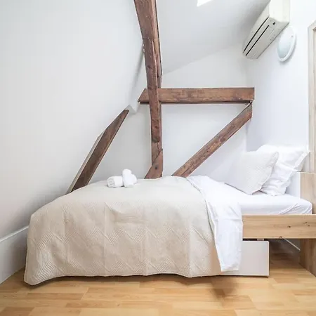 Spacious Stay For You & Family Apartment